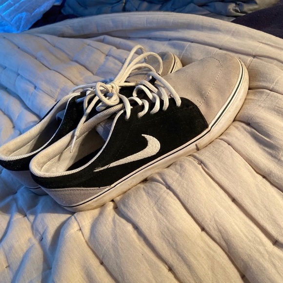 Gray Nike Skater Shoes - Picture 1 of 2